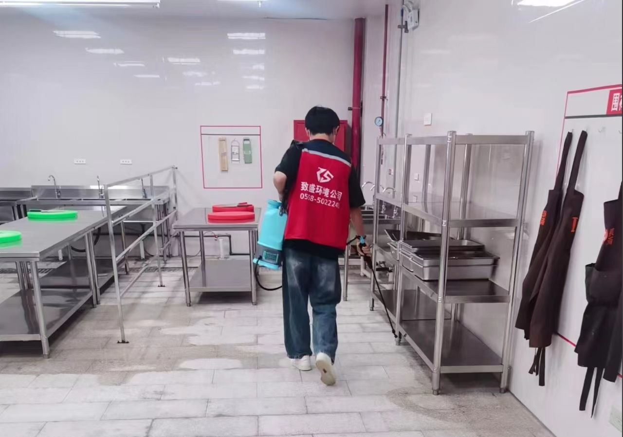 淮北師范攜手泉滿(mǎn)餐飲，共同開(kāi)展除四害行動(dòng)